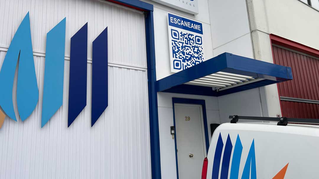 Foto Fachada de la Nave de Sistemas Bioclimáticos 2