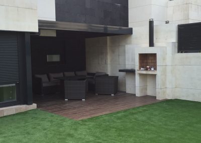 PERGOLA BIOCLIMATICA LAMAS ORIENTABLES MOTORIZADA CON ILUMINACION EN TERRAZA VALDEBEBAS MADRID 2