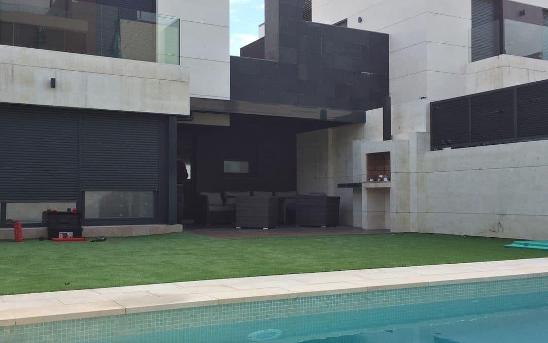 Instalación de Pérgola Bioclimática de Lamas Orientables en una terraza de Valdebebas en Madrid