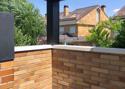 PERGOLA BIOCLIMATICA ORIENTABLE MOTORIZADA Y PERGOLA PLANA EN TERRAZA ARROYOMOLINOS MADRID 03