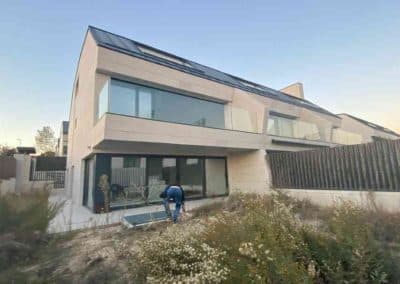 PERGOLA BIOCLIMATICA ORIENTABLE PILARES DESPLAZADOS CHALET LA MORALEJA MADRID 1