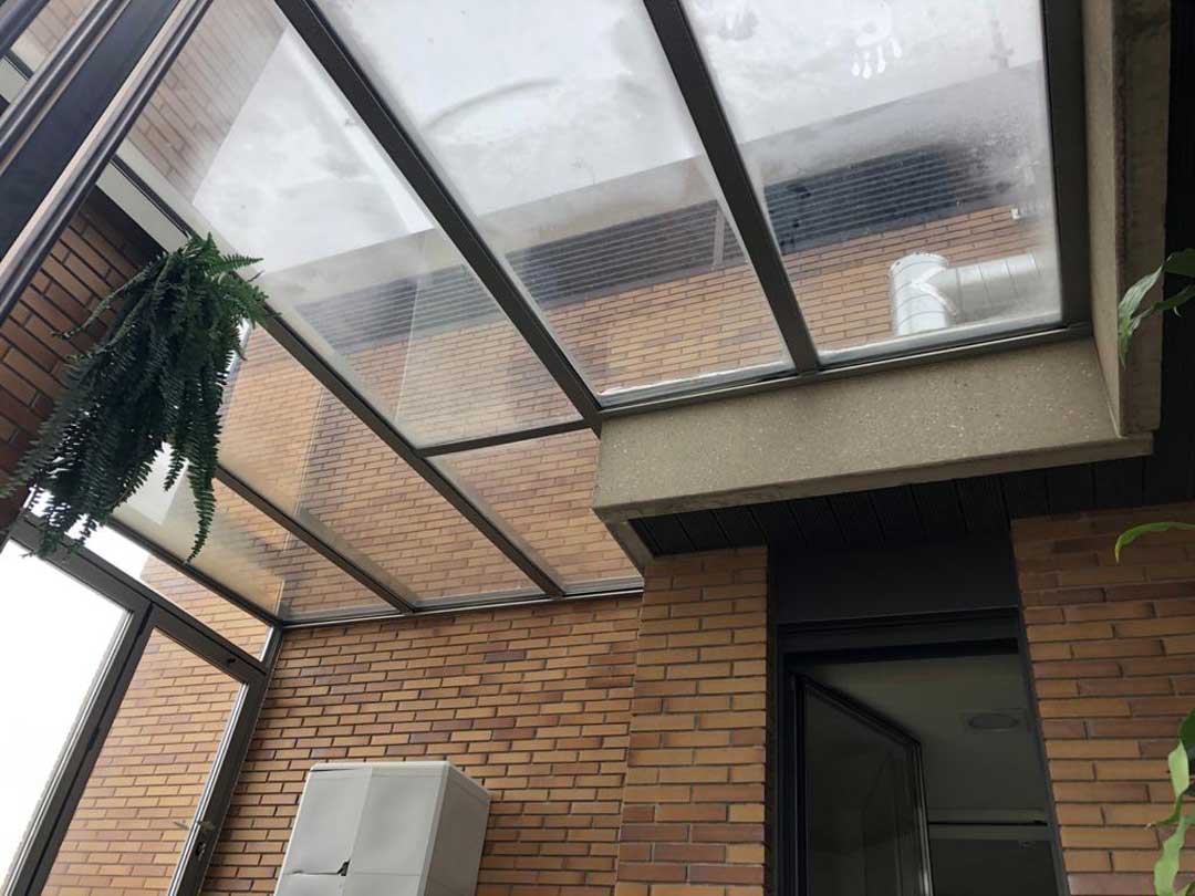 TECHO FIJO CON CERRAMIENTO VERTICAL REPLEGABLE EN TERRAZA DE MADRID CENTRO 4