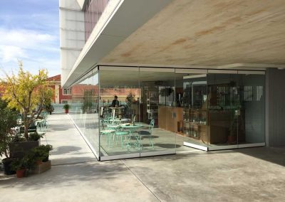 Instalacion de Cortinas de Cristal Terraza Cerrada Bar 1