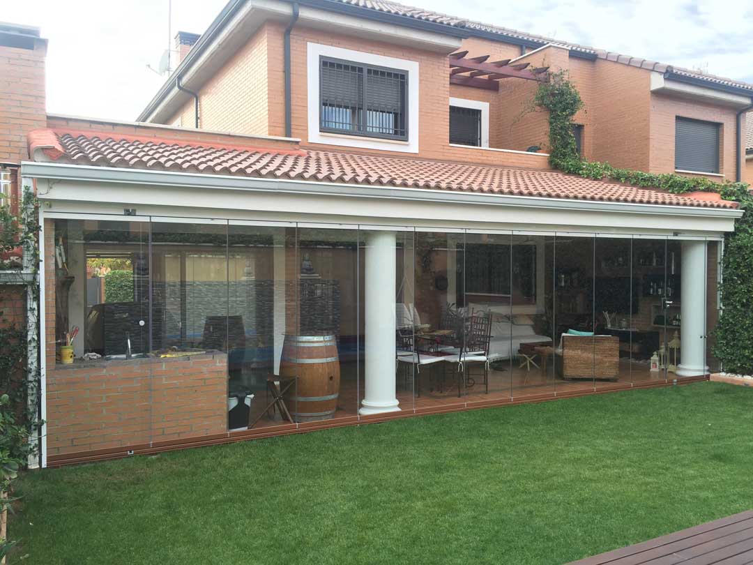 Instalacion de Cortinas de Cristal en Porche 2
