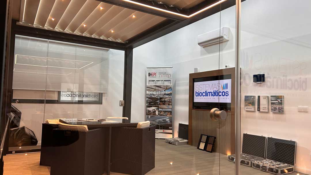 Exposición Showroom de Pérgolas Bioclimáticas de Sistemas Bioclimáticos 5