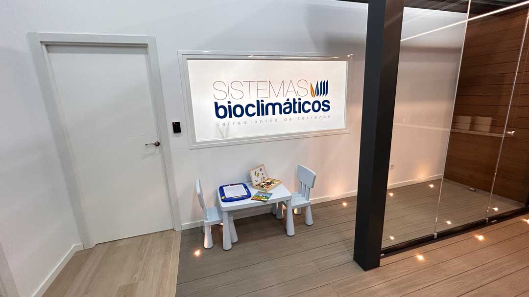 Exposición Showroom de Pérgolas Bioclimáticas de Sistemas Bioclimáticos 8