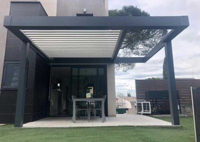 PERGOLA BIOCLIMATICA ORIENTABLE MANUAL ESTRUCTURA PLANA MIRASIERRA TERRAZA MADRID 03