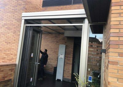 TECHO FIJO CON CERRAMIENTO VERTICAL REPLEGABLE EN TERRAZA DE MADRID CENTRO 2